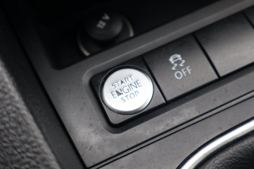 Used 2013 Volkswagen Jetta GLI Autobahn FWD image 32