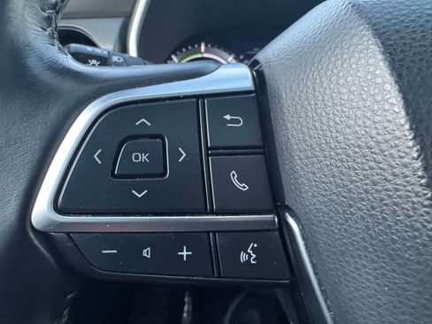 Used 2021 Toyota Highlander XLE image 40