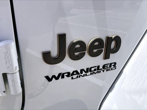 Used 2022 Jeep Wrangler Unlimited Rubicon AWD/4WD image 30