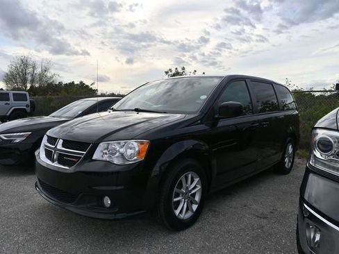 Used 2020 Dodge Grand Caravan SE image 5