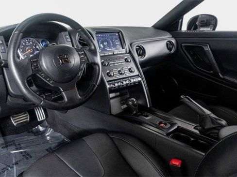 Used 2015 Nissan GT-R Premium image 28