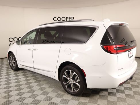 Used 2021 Chrysler Pacifica Pinnacle image 26
