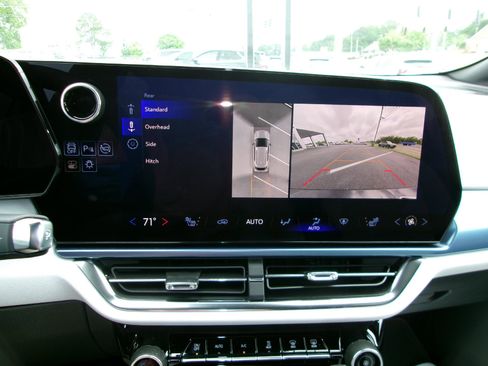 Used 2025 Chevrolet Equinox EV LT FWD image 19
