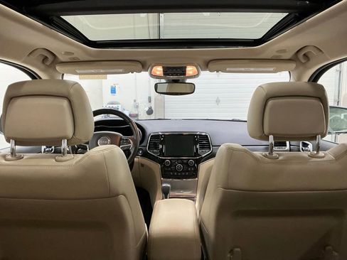 Used 2021 Jeep Grand Cherokee Limited w/ Luxury Group II image 23