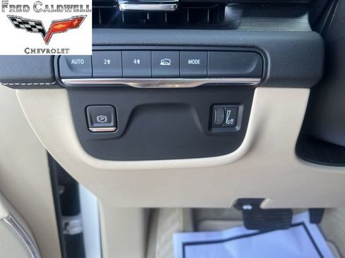 Used 2022 Cadillac Escalade Premium Luxury AWD/4WD image 23