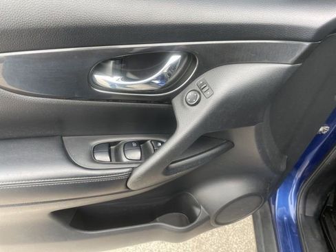 Used 2019 Nissan Rogue SV AWD/4WD image 19