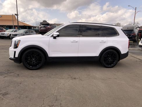 Used 2022 Kia Telluride SX w/ SX Prestige Package image 3