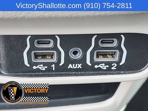 Certified 2024 Chrysler Pacifica Limited FWD image 10