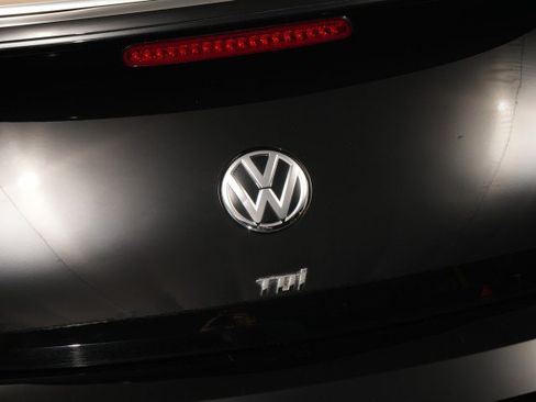Used 2013 Volkswagen Beetle TDI FWD image 17