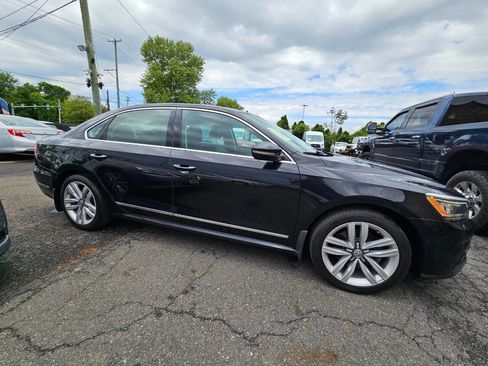 Used 2017 Volkswagen Passat 1.8T SEL Premium FWD image 6