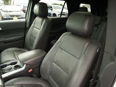 Used 2015 Ford Explorer Limited w/ Equipment Group 302A FWD image 10
