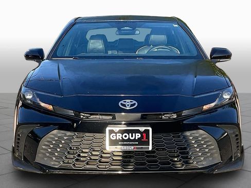 Used 2025 Toyota Camry SE FWD image 4