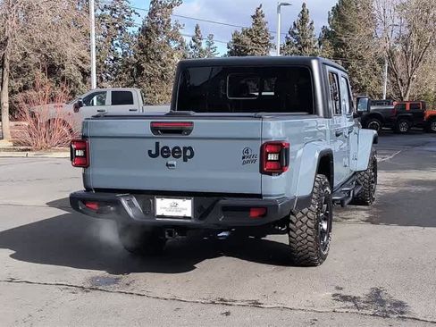 Used 2024 Jeep Gladiator Sport image 8