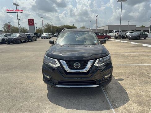 Used 2018 Nissan Rogue SL FWD image 2