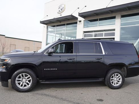 Used 2019 Chevrolet Suburban LT image 3
