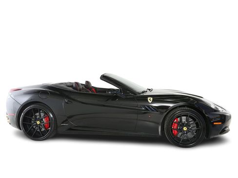 Used 2010 Ferrari California RWD image 15