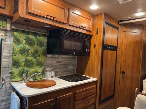 Used 2016 Mercedes-Benz Sprinter 3500 image 18