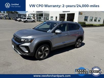 Used 2024 Volkswagen Taos SE w/ Panoramic Sunroof Package