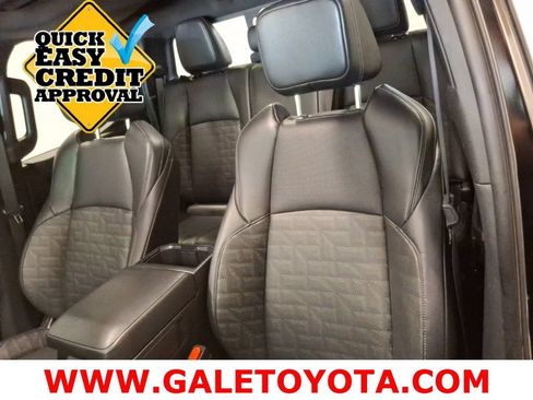 Used 2024 Toyota Tacoma TRD Sport w/ TRD Sport Premium Package AWD/4WD image 16