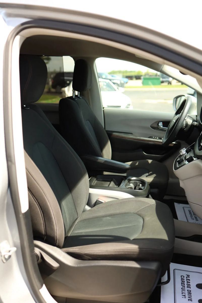 Used 2020 Chrysler Pacifica Touring w/ Advanced Safetytec Group FWD image 46