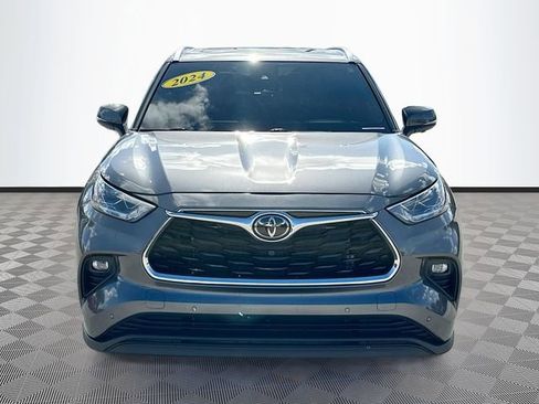 Used 2024 Toyota Highlander Limited image 2