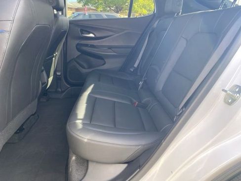 Used 2025 Buick Envista Sport Touring image 23