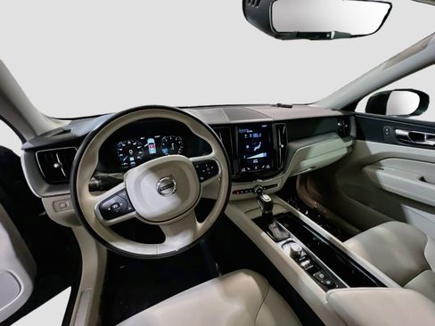 Used 2018 Volvo XC60 T5 Momentum w/ Convenience Package AWD/4WD image 7