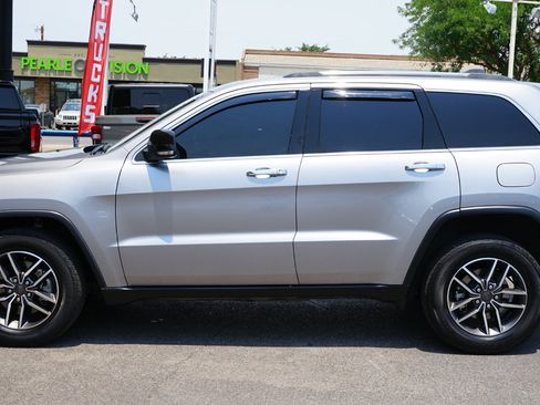Used 2021 Jeep Grand Cherokee Limited image 6