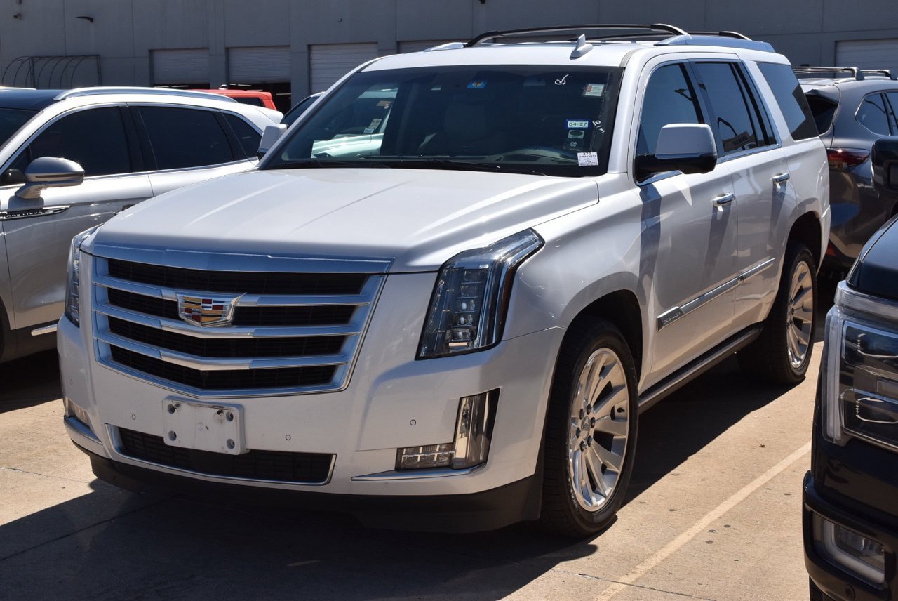 Used 2016 Cadillac Escalade Premium RWD image 2