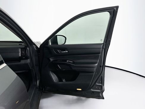 Used 2022 Nissan Pathfinder SV w/ SV Black Package FWD image 32