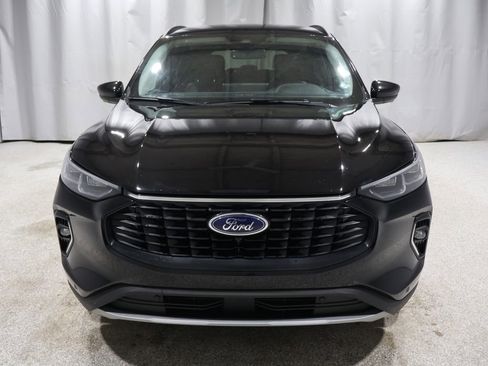 Used 2023 Ford Escape Platinum image 6