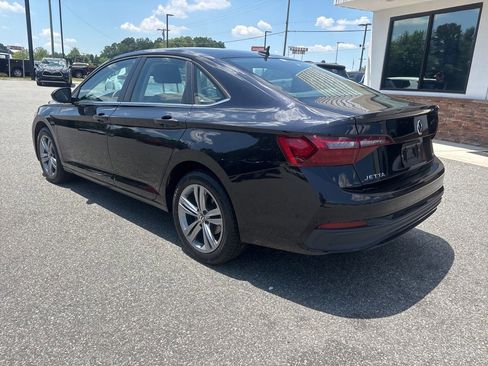 Used 2024 Volkswagen Jetta SE FWD image 6