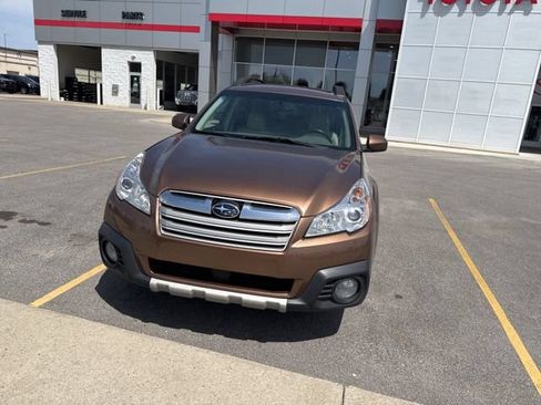 Used 2013 Subaru Outback 2.5i Limited AWD/4WD image 2