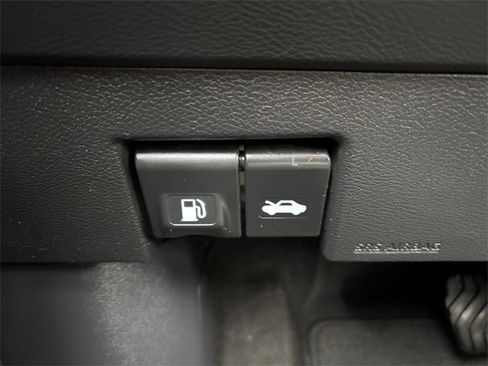 Used 2023 Nissan Kicks SR w/ SR Premium Package image 18