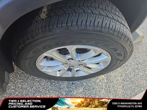 Used 2021 Jeep Grand Cherokee Laredo RWD image 8