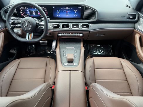 Used 2025 Mercedes-Benz GLS 450 4MATIC image 14