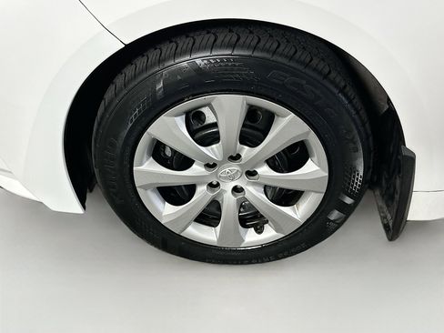 Used 2025 Toyota Corolla LE image 11