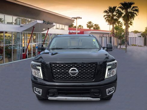 Used 2019 Nissan Titan PRO-4X w/ Pro-4x Convenience Package AWD/4WD image 8