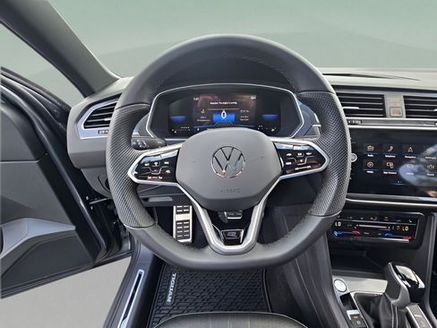 Used 2023 Volkswagen Tiguan SE R-Line FWD image 31