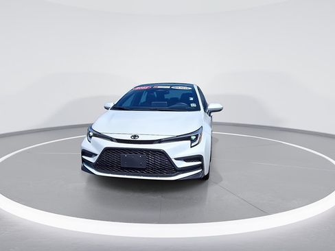 Used 2025 Toyota Corolla XSE FWD image 4