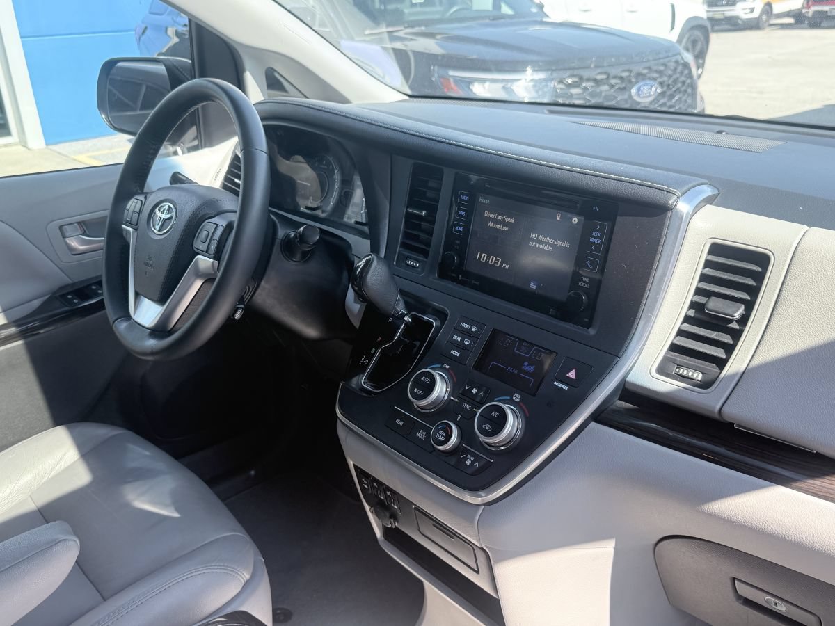 Used 2017 Toyota Sienna XLE w/ XLE Navigation Package FWD image 13