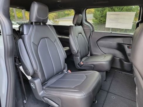 New 2026 Chrysler Pacifica Select image 23