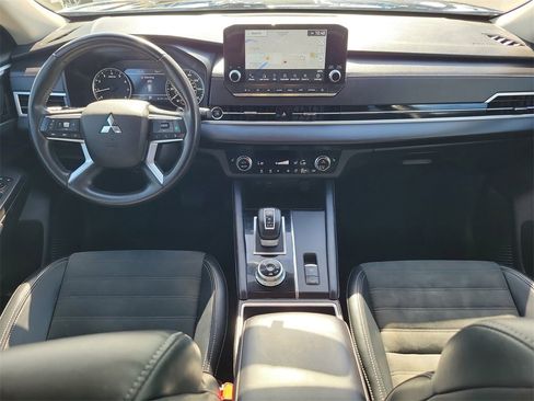 Used 2024 Mitsubishi Outlander SE Black Edition image 20