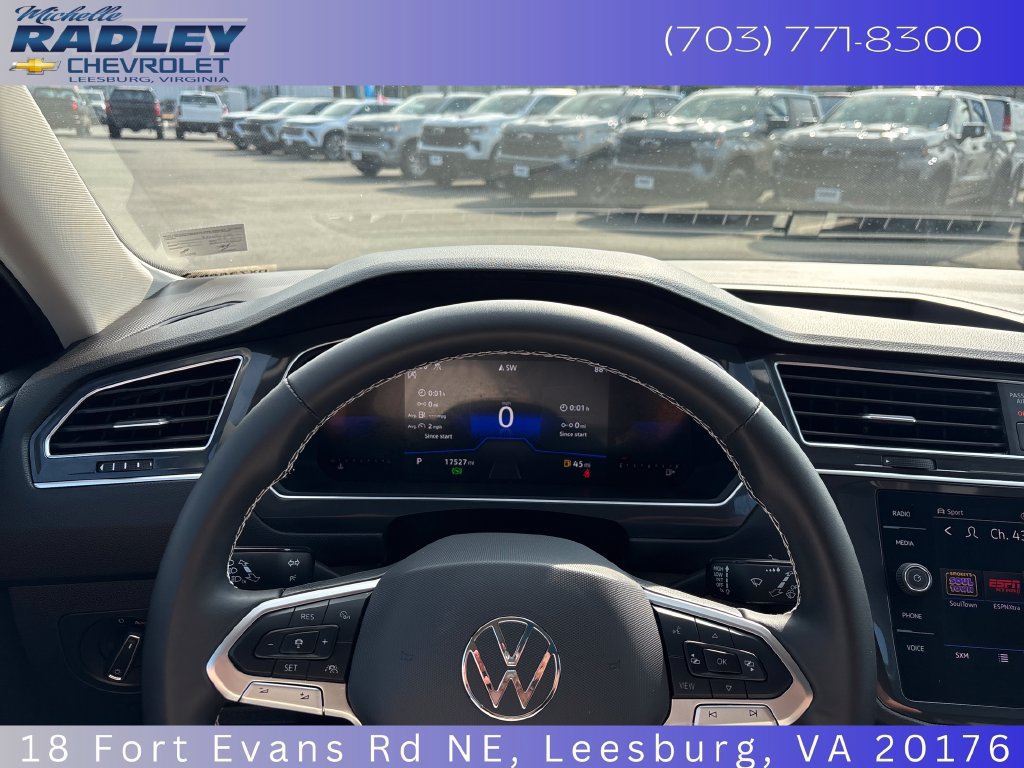 Used 2024 Volkswagen Tiguan SE w/ Panoramic Sunroof Package AWD/4WD image 8