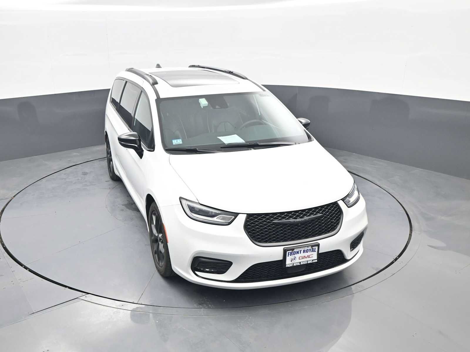 Used 2025 Chrysler Pacifica Limited FWD image 30