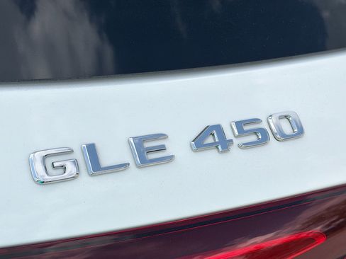 Used 2025 Mercedes-Benz GLE 450 4MATIC w/ AMG Line Exterior image 11