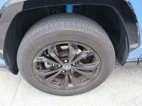 Used 2023 Toyota RAV4 XSE AWD/4WD image 4
