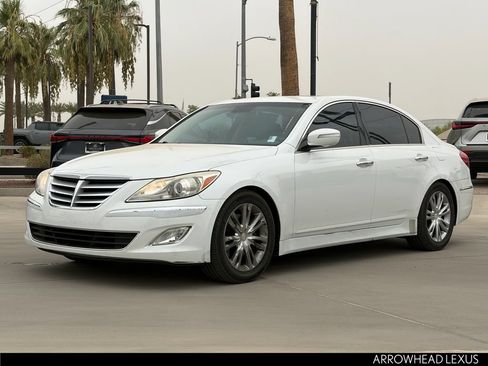 Used 2012 Hyundai Genesis 3.8 w/ Premium Pkg RWD image 2