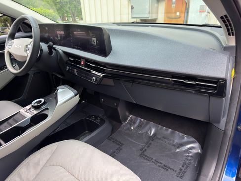Used 2022 Kia EV6 Wind RWD image 13