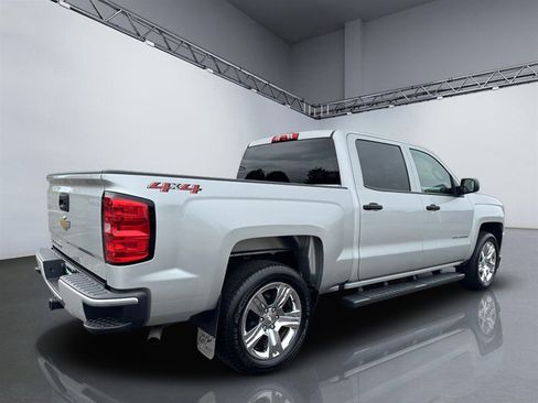 Used 2018 Chevrolet Silverado 1500 Custom w/ Custom Value Package AWD/4WD image 8